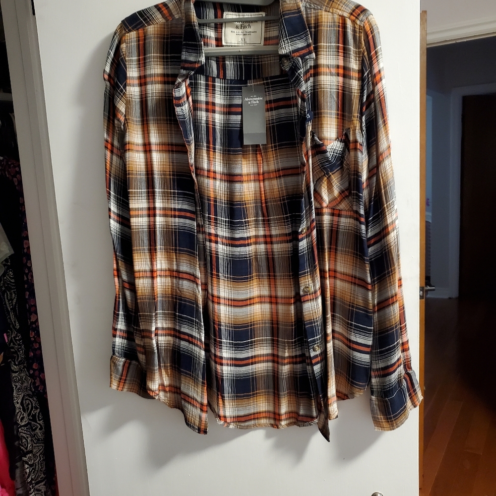 NWT Abercombie & Fitch Plaid botton up shirt size xs small